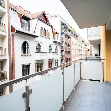 Vig Apartment - With Private Parking Будапеща Екстериор снимка