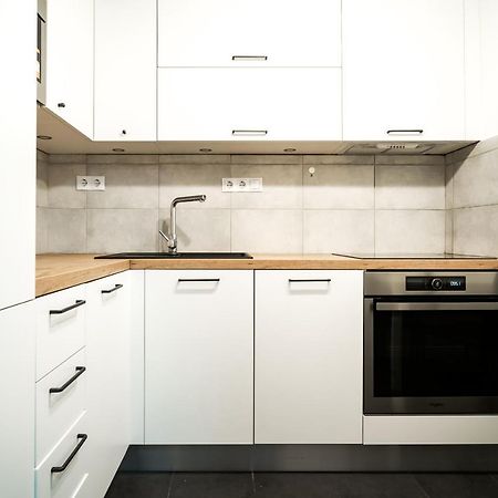 Vig Apartment - With Private Parking Будапеща Екстериор снимка