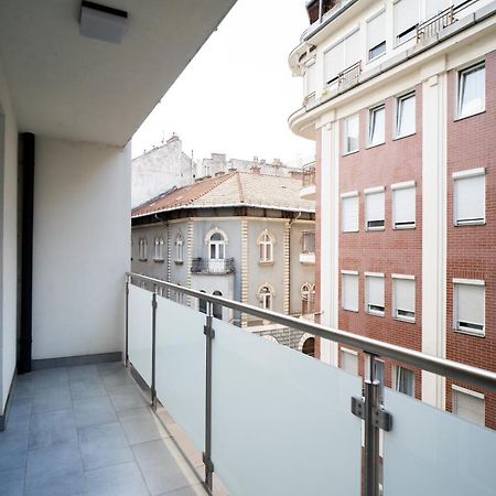 Vig Apartment - With Private Parking Будапеща Екстериор снимка