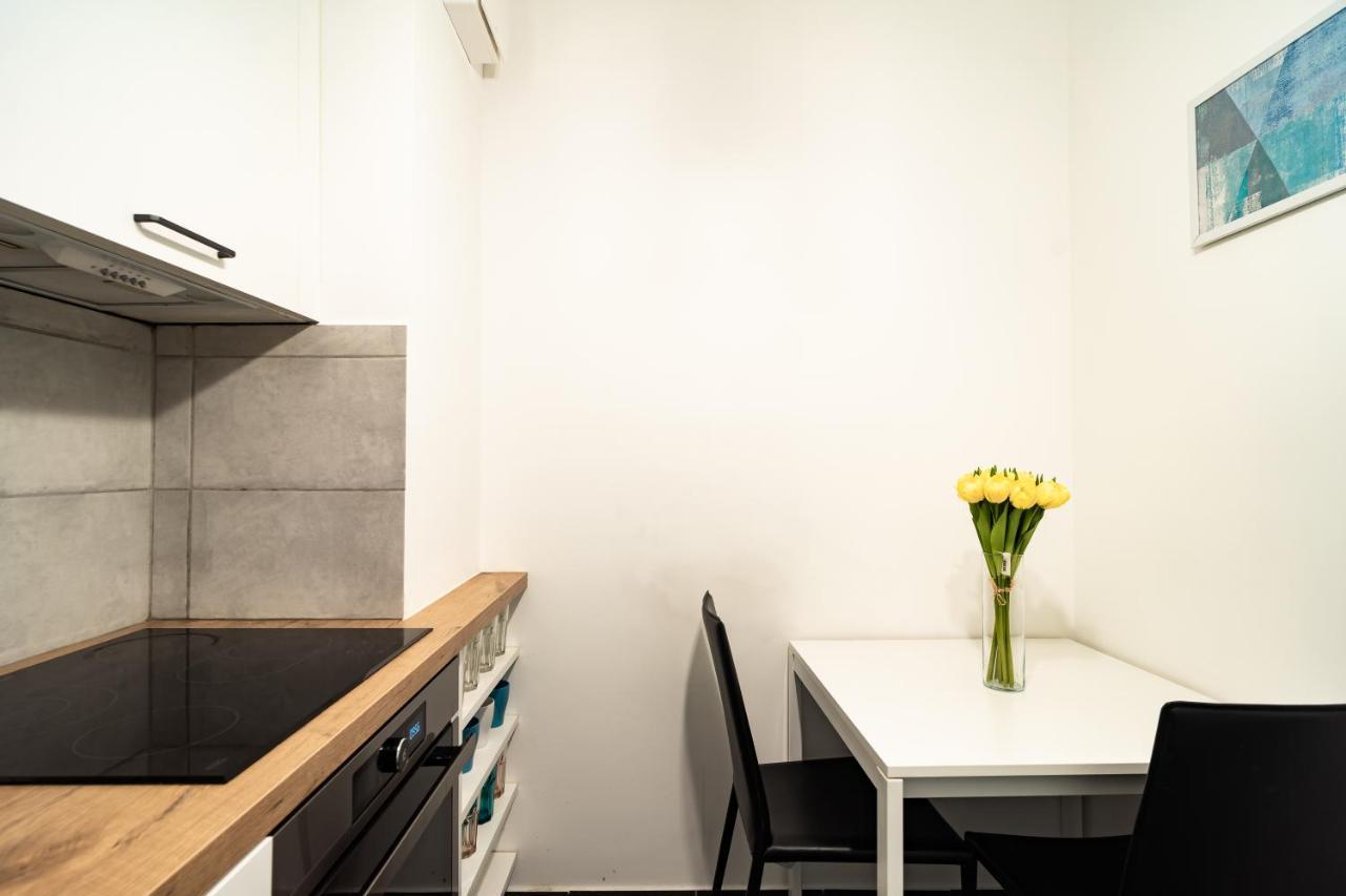 Vig Apartment - With Private Parking Будапеща Екстериор снимка