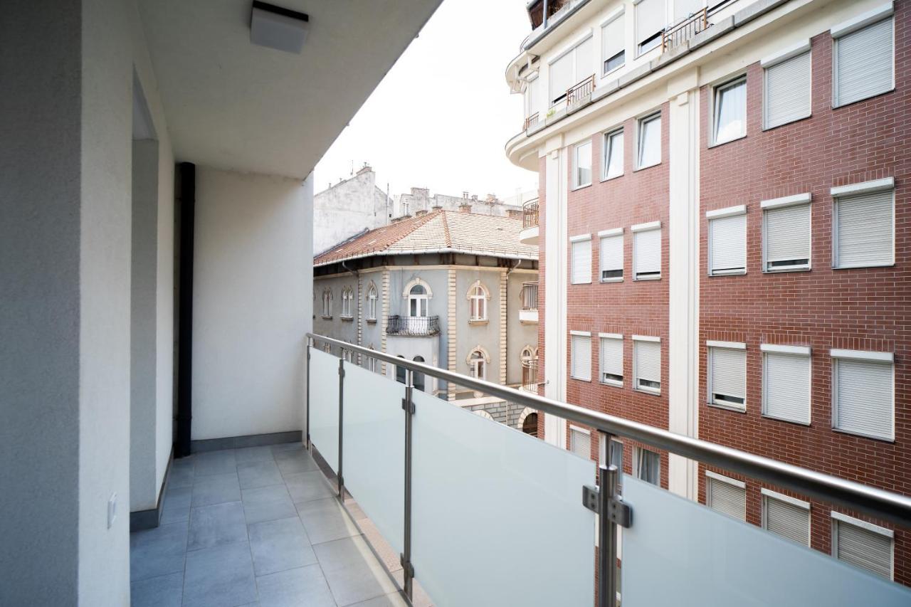 Vig Apartment - With Private Parking Будапеща Екстериор снимка